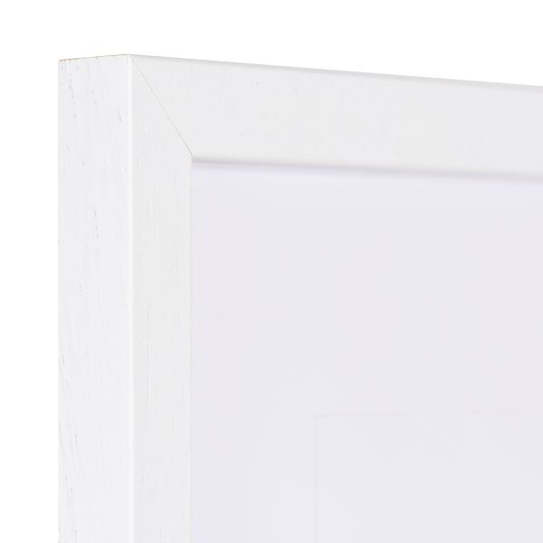 Découvre le détail de l'angle de ton cadre photo en bois blanc Ida. Admire sa structure visible et son profil fin.