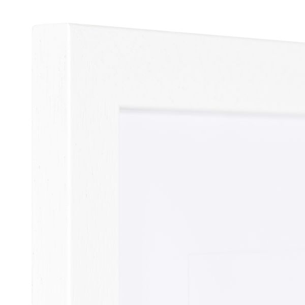 Détail de l'angle d'un cadre photo en bois blanc avec une finition à pores ouverts, idéal pour tes souvenirs chez MonCadrePréféré.