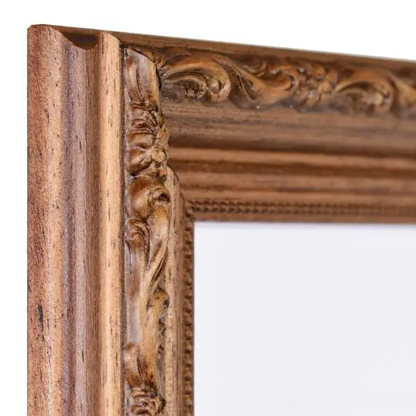 Angle d'un cadre bois marron Irene, style baroque rustique noyer. Ornements floraux brillants et perlé. Le tiens chez MonCadrePréféré !