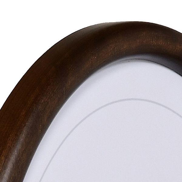 Découvre la vue détaillée d'un coin du cadre ovale Profil Klara de couleur brun, idéal pour tes photos chez MonCadrePréféré.