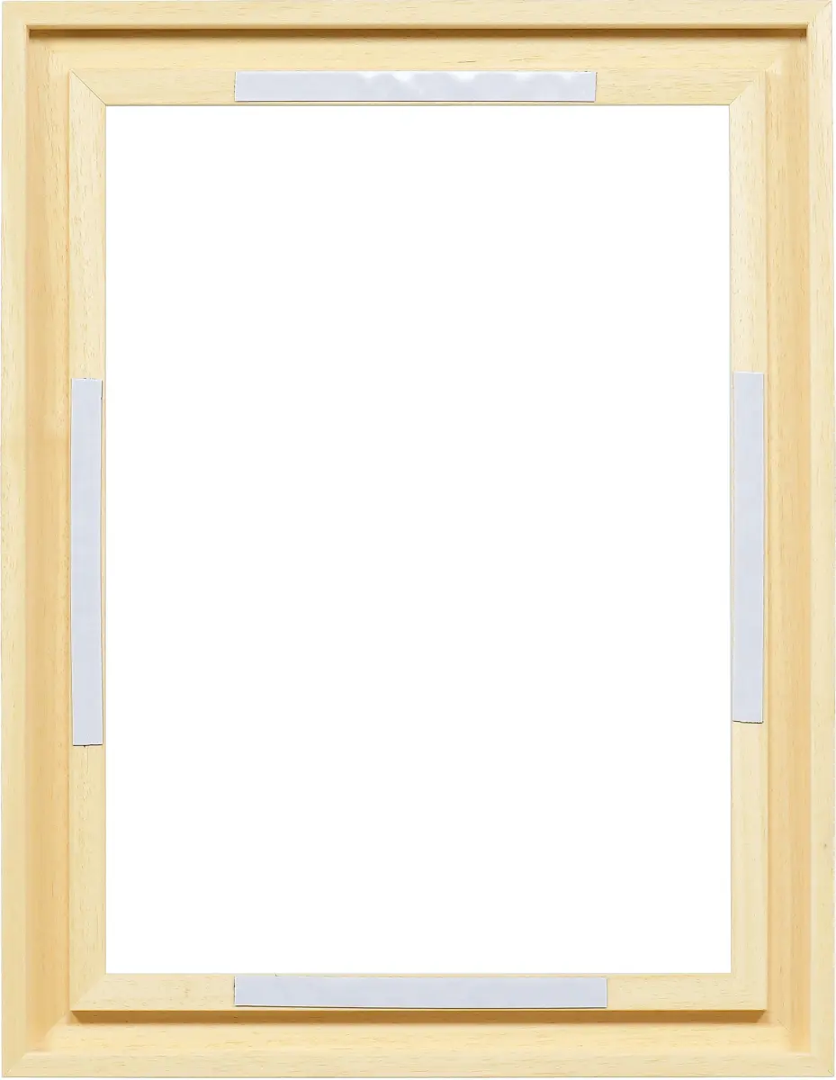 Vue de face de ce cadre photo Josy 30x40 cm en bois naturel, au design simple et épuré. Sublime tes images avec MonCadrePréféré.