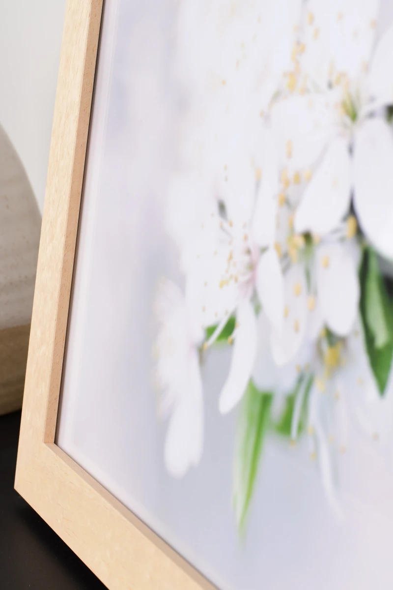 Ce cadre en bois Linda naturel, idéal pour ton intérieur, met en valeur tes souvenirs. Découvre-le chez MonCadrePréféré.