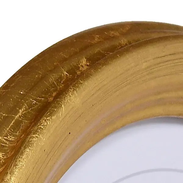 Vois de près ce magnifique cadre rond Profil Heidi doré de MonCadrePréféré. Admire l'élégance du coin pour ton œuvre d'Sara!