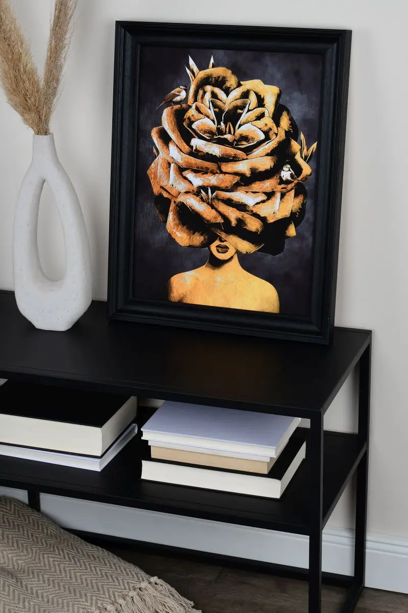 Un élégant cadre photo Isabella en bois noir, idéal pour rehausser ton salon. Mets en valeur tes souvenirs avec MonCadrePréféré.