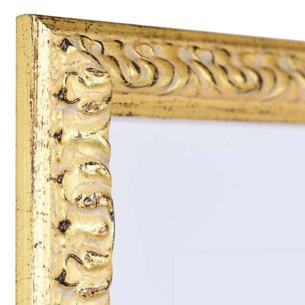 Découvre un coin de cadre en bois doré baroque, finement sculpté avec des ornements floraux chez MonCadrePréféré.