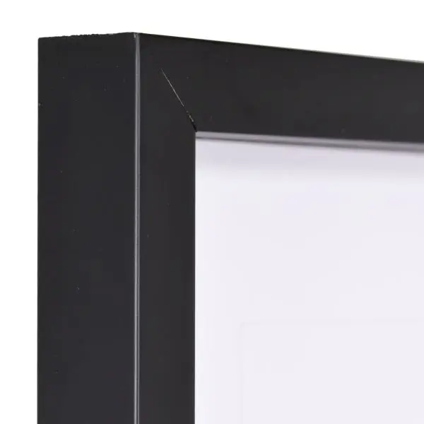 Découvre la vue détaillée du coin de ton cadre photo A4 noir MonCadrePréféré, avec sa surface lisse et son design épuré.