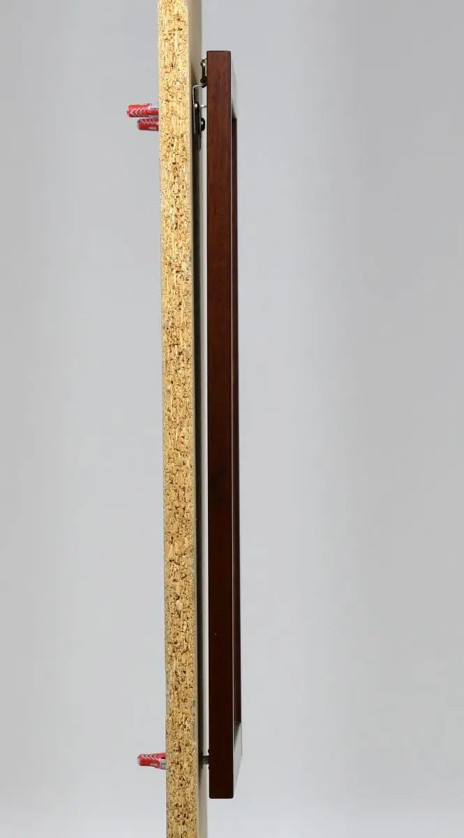Détail de la pièce de rechange antivol en bois vue latérale. Assure la protection de tes cadres photo avec les accessoires MonCadrePréféré.