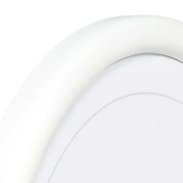 Découvre la finition de notre profil de cadre ovale blanc chez MonCadrePréféré. Cette vue détaillée de l'angle est parfaite.