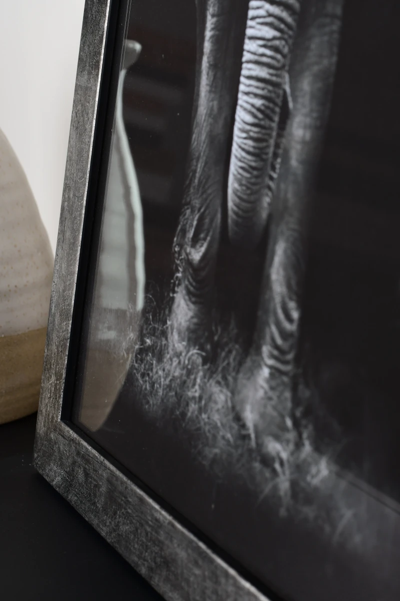 Admire ce cadre photo en bois Alina anthracite de MonCadrePréféré. Il sublime ton intérieur, mis en scène dans une ambiance chaleureuse.