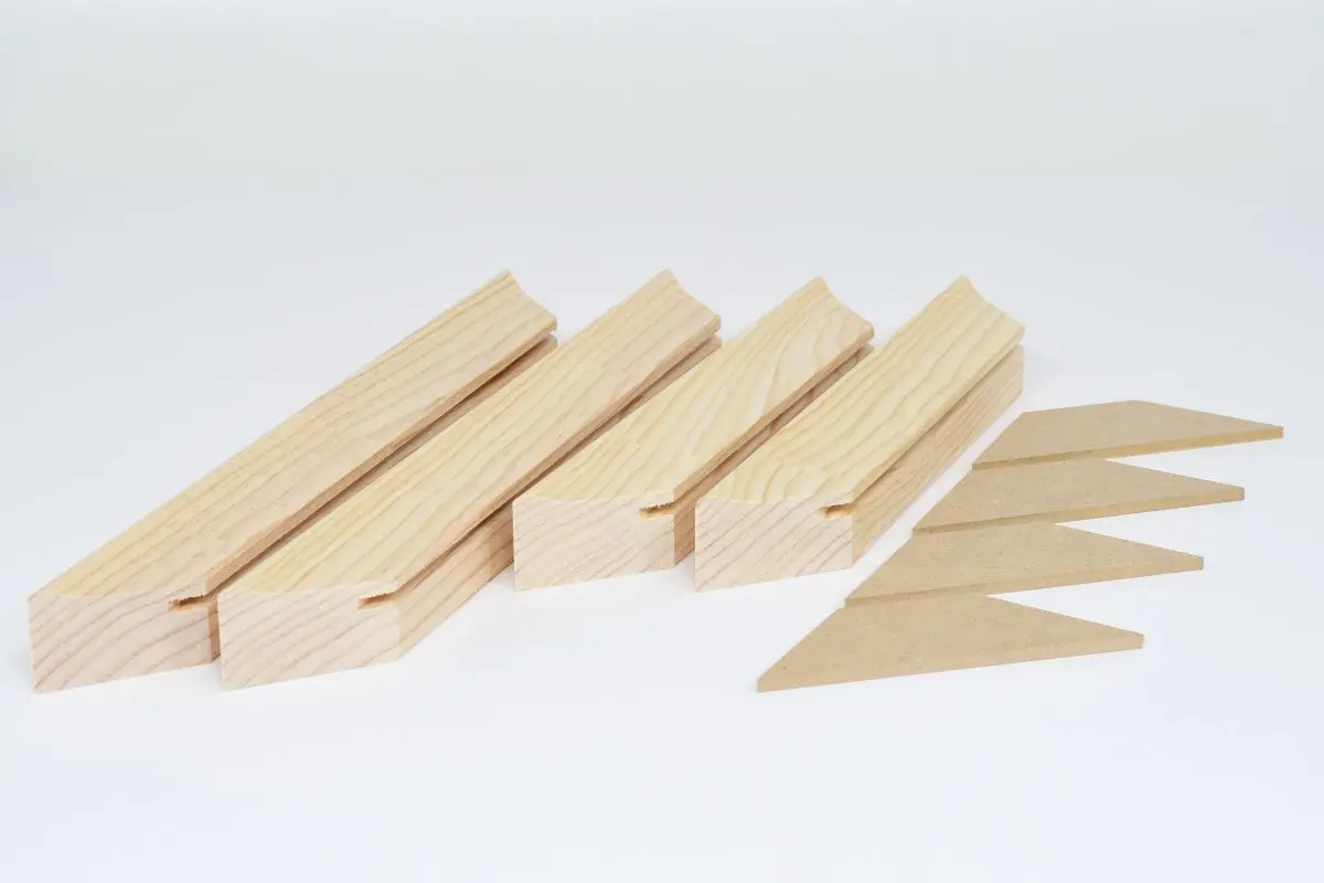 Découvre notre kit châssis bois non monté MonCadrePréféré. Parfait pour tendre tes toiles d'artiste et créer tes œuvres uniques.