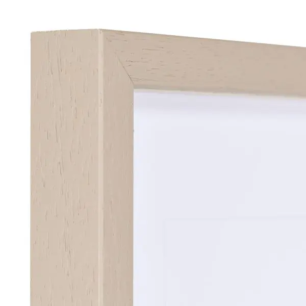 Découvre l'élégance de la jonction d'angle de ton cadre photo en bois Nele couleur miel chez MonCadrePréféré. Une qualité visible!