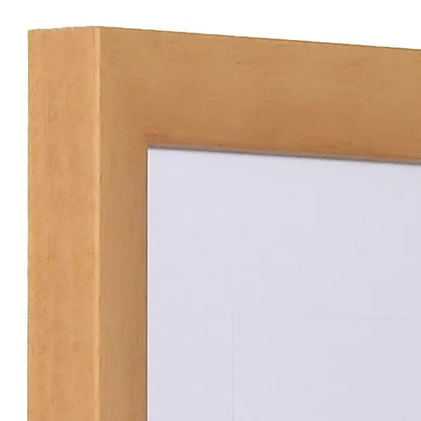 Découvre l'angle élégant de ce cadre photo moderne MonCadrePréféré en bois naturel à pores ouverts.