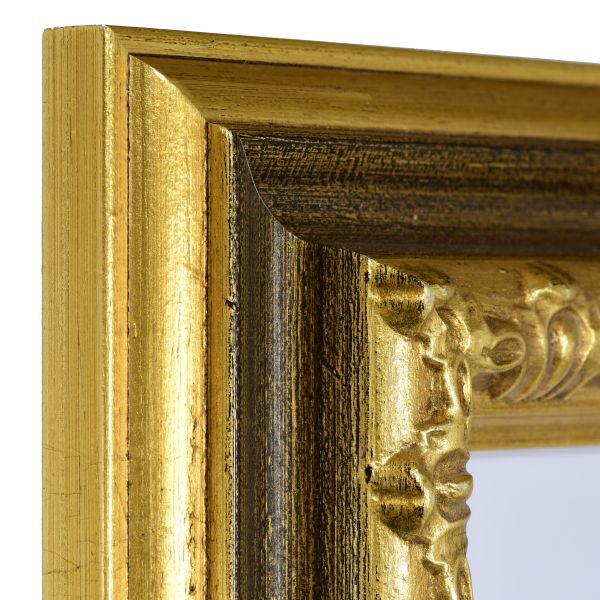 Admire l'angle de ce superbe cadre Victoria en bois doré, artisanal. Sa moulure baroque fait main apporte un charme royal pour tes photos.