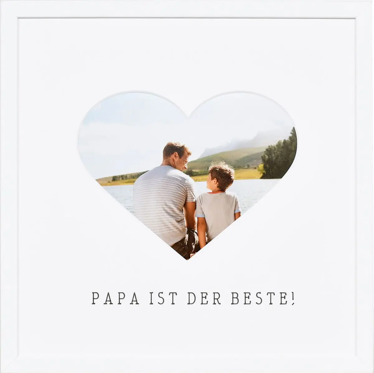 Découvre notre cadre photo blanc avec passe-partout cœur, idéal pour Papa. Chez MonCadrePréféré, trouve le cadre parfait pour ton papa.