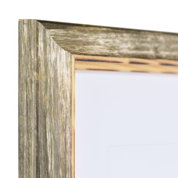 Angle de ce cadre photo bois marron. Profil massif courbé, bordure intérieure distincte. Un look champêtre pour MonCadrePréféré.
