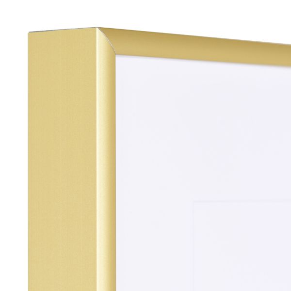 Découvre l'angle du cadre aluminium doré Luca de MonCadrePréféré. Ultra-stable grâce à son système d'assemblage breveté.