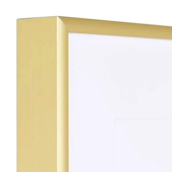 Découvre l'angle du cadre aluminium doré Luca de MonCadrePréféré. Ultra-stable grâce à son système d'assemblage breveté.