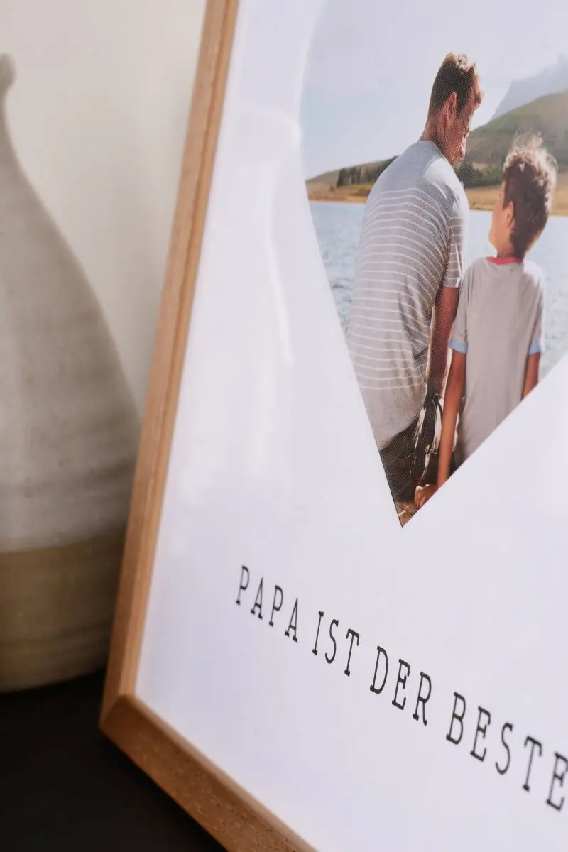 Découvre ce gros plan de ton cadre photo en chêne 30x30 avec passe-partout cœur, un cadeau parfait pour Papa de MonCadrePréféré.