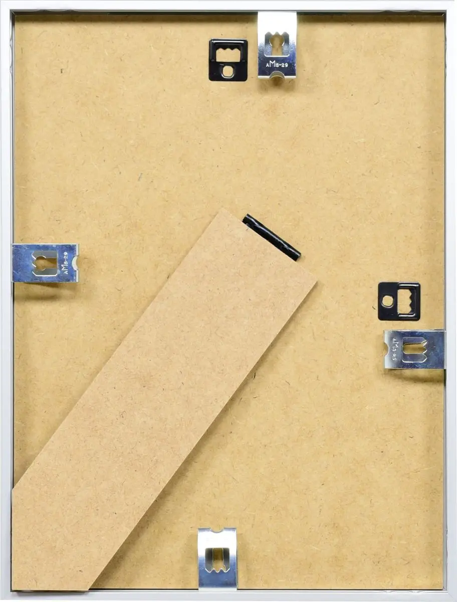Vue arrière de ton cadre photo aluminium Profil S. Elle te montre la qualité des fixations MonCadrePréféré pour accrocher tes œuvres.