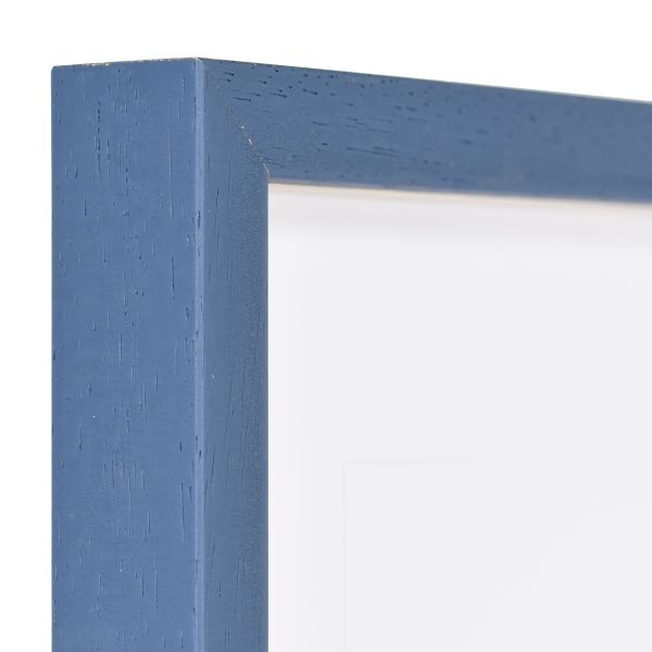 Regarde l'élégant coin de ce cadre photo en bois bleu et mince, parfait chez MonCadrePréféré pour tes plus beaux clichés.
