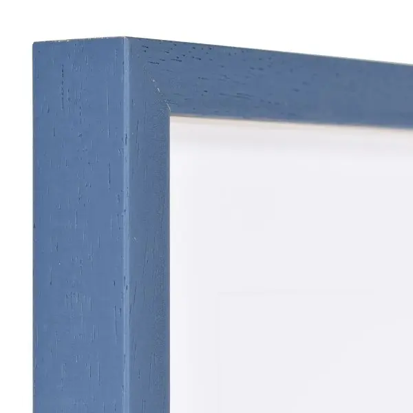 Regarde l'élégant coin de ce cadre photo en bois bleu et mince, parfait chez MonCadrePréféré pour tes plus beaux clichés.