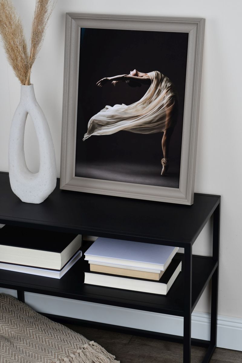 Découvre le cadre photo Isabella en bois marron clair de MonCadrePréféré, sublime tes souvenirs dans un intérieur cosy.