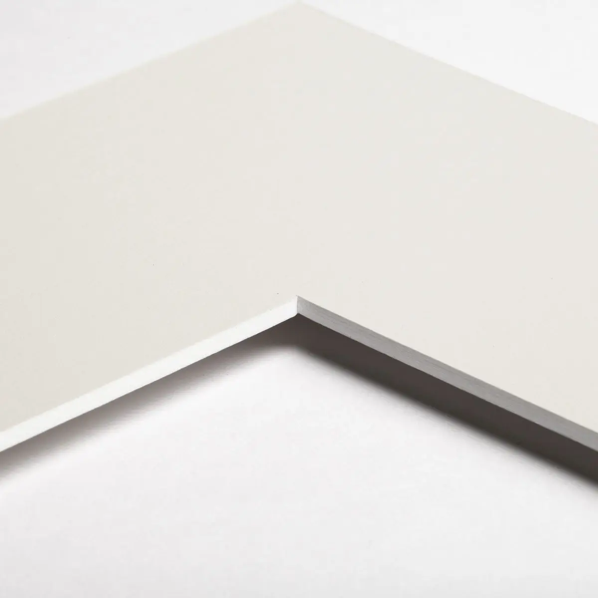 Découvre le coin détaillé de ton passe-partout couleur Montblanc. Idéal pour sublimer et protéger tes photos préférées avec MonCadrePréféré.