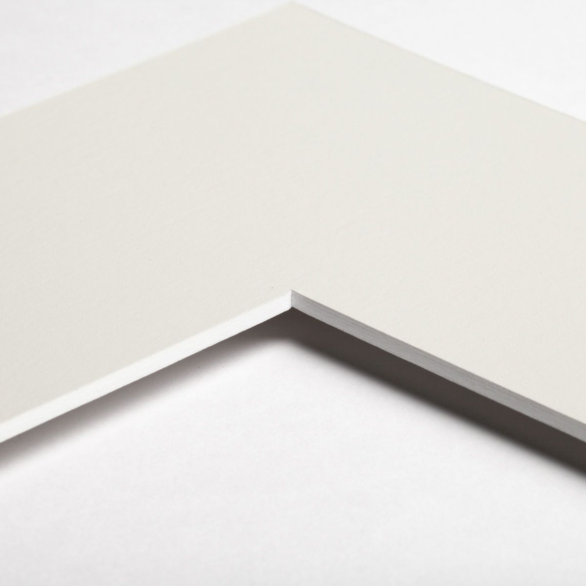 Découvre le coin détaillé de ton passe-partout couleur Montblanc. Idéal pour sublimer et protéger tes photos préférées avec MonCadrePréféré.
