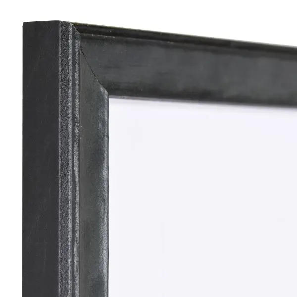 Regarde l'angle du cadre photo en bois Liv noir. Tu vois la qualité de la finition de ton MonCadrePréféré, parfait pour tes photos.