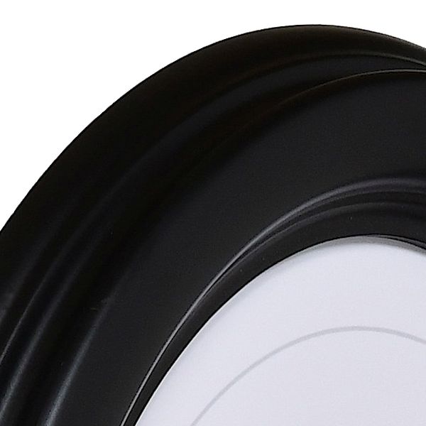 Découvre un aperçu détaillé du coin de ton futur cadre ovale chez MonCadrePréféré, disponible en noir élégant.
