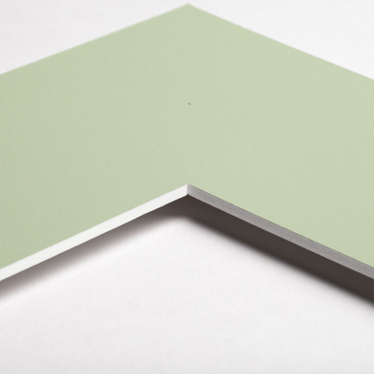 Découvre le coin d'un échantillon de passe-partout Vert Mousse, idéal pour ton prochain encadrement chez MonCadrePréféré.