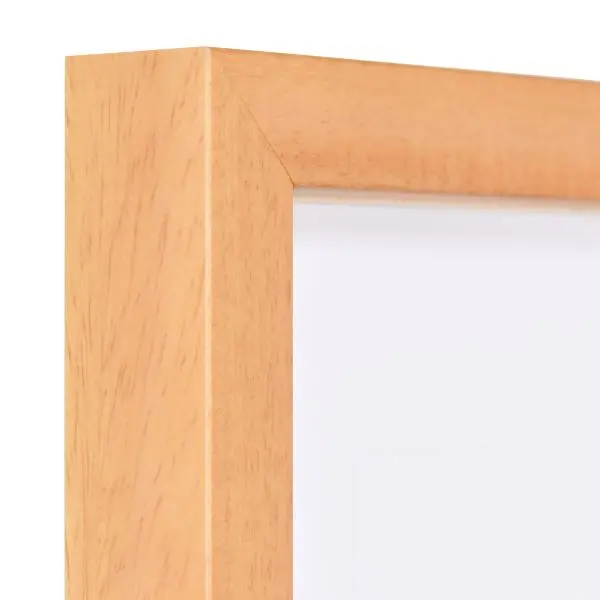 Observe l'angle de ton cadre photo en bois couleur miel MonCadrePréféré. Sa surface lisse et son design épuré te charmeront.