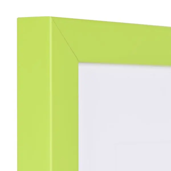 Découvre cet angle détaillé de cadre MonCadrePréféré en bois vert. Il présente une surface lisse et un profil cubique unique.