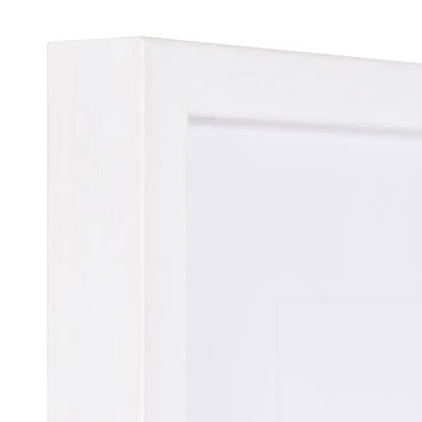 Découvre la vue détaillée du coin de ce cadre photo MonCadrePréféré. C'est un modèle moderne, blanc et très fin en bois.
