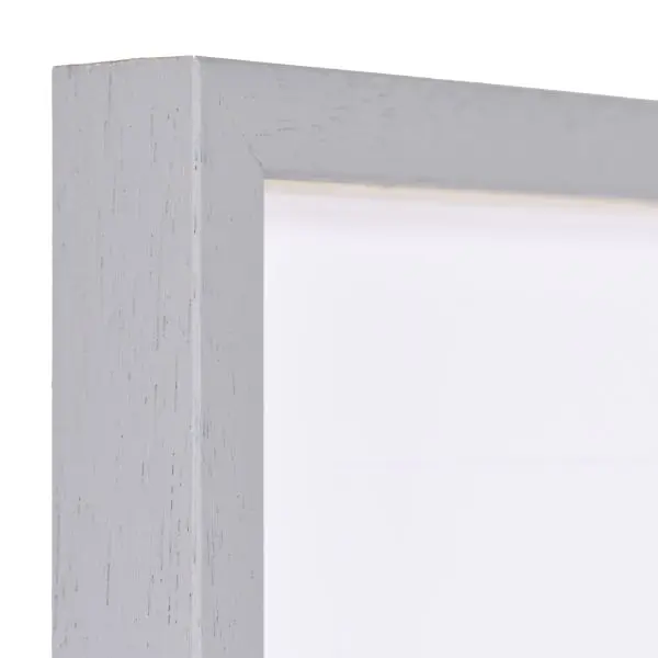 Tu vois ici la vue détaillée d'un coin de cadre photo en bois Nele gris clair, un profil mince et élégant de MonCadrePréféré.