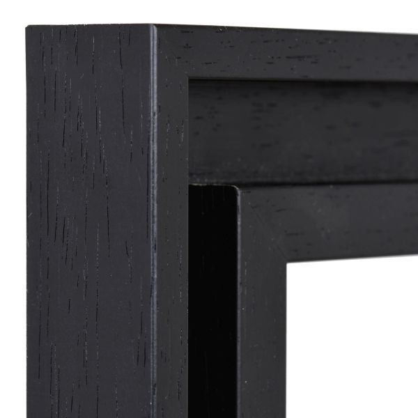 Observe l'angle épuré de ce cadre photo en bois Josy noir. Un design sobre et moderne pour tes clichés chez MonCadrePréféré.