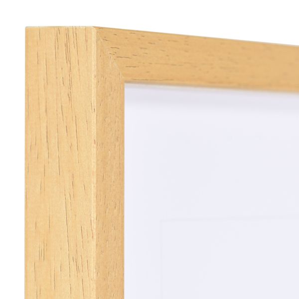 Découvre le détail précis du coin de notre cadre en bois Nele, en chêne étroit, parfait pour tes photos préférées chez MonCadrePréféré.