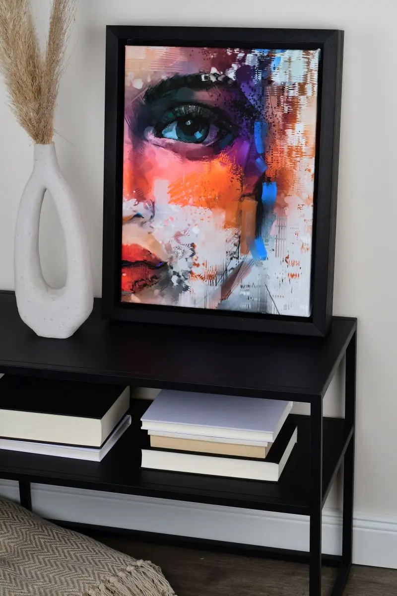 Ton cadre caisse américaine Johanna en noir, par MonCadrePréféré, intégré avec style dans un intérieur moderne et accueillant.