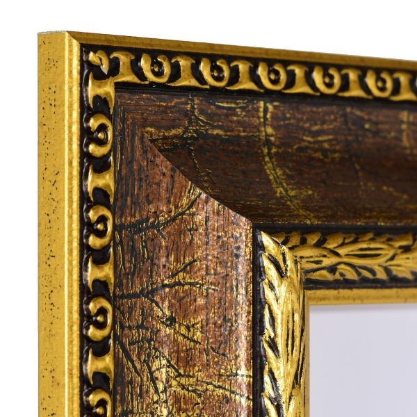 Découvre cet angle de cadre photo MonCadrePréféré en bois brun antique. Ses riches appliques baroques sont finement détaillées.