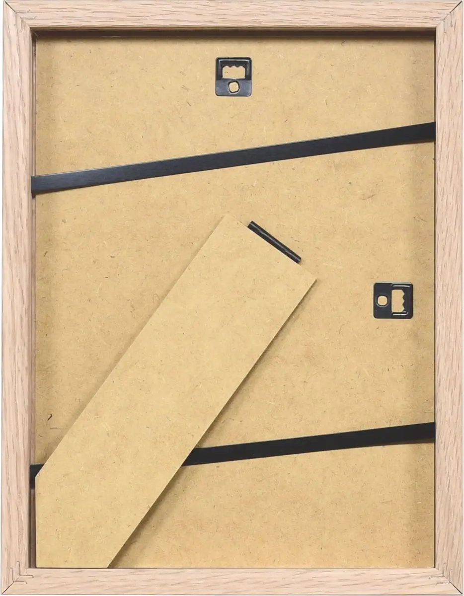 Observe le dos de ton cadre photo en bois Lara. MonCadrePréféré t'offre un système d'accroche robuste pour une fixation murale simple.