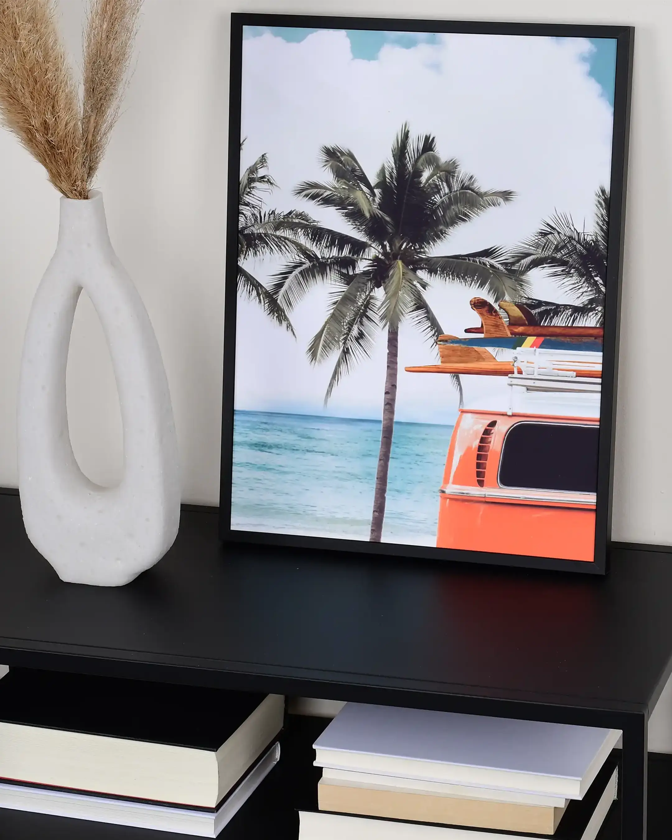 Cadre en aluminium Mika noir dans un intérieur