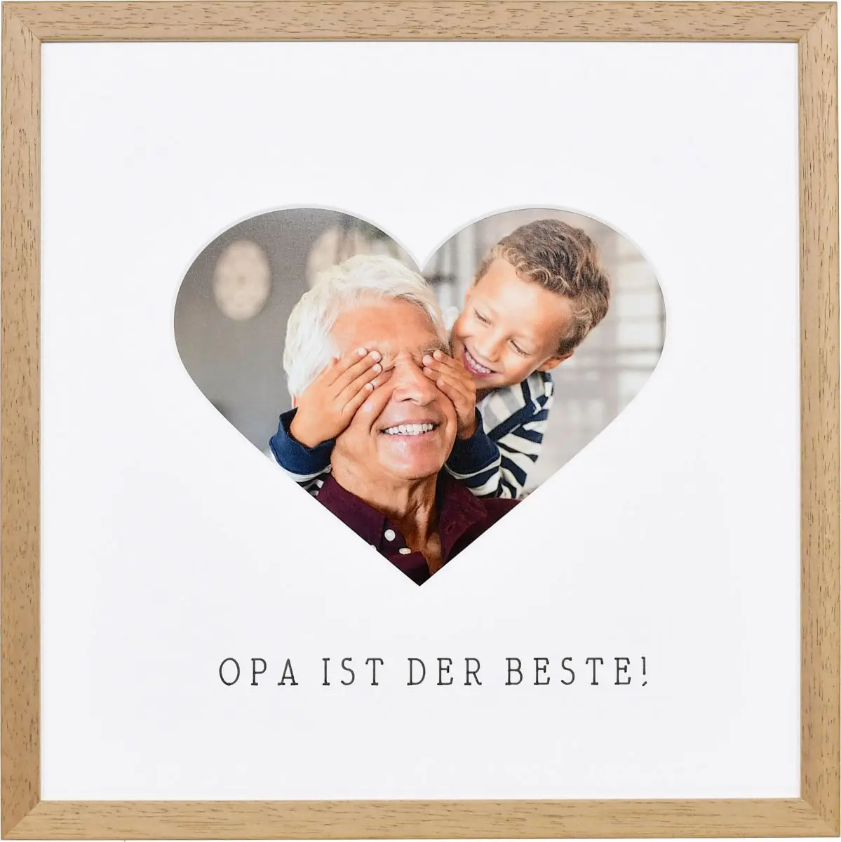 MonCadrePréféré te propose un cadre photo en chêne avec un passe-partout cœur, parfait pour ton Papy. Un cadeau mémorable.