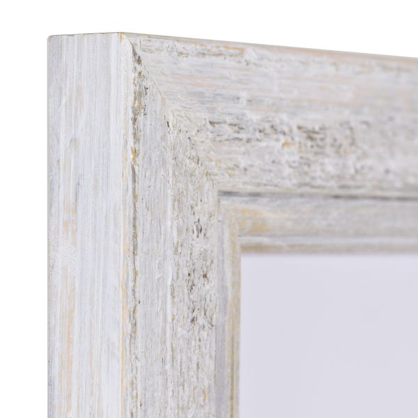 Vue du coin d'un cadre bois Insa blanc, laqué pores ouverts. Profil plat avec baguette ronde intérieure. Qualité MonCadrePréféré.