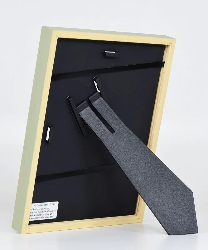Protège efficacement tes photos avec ce fond en plastique robuste et durable, idéal pour remplacer l'arrière de ton cadre photo.