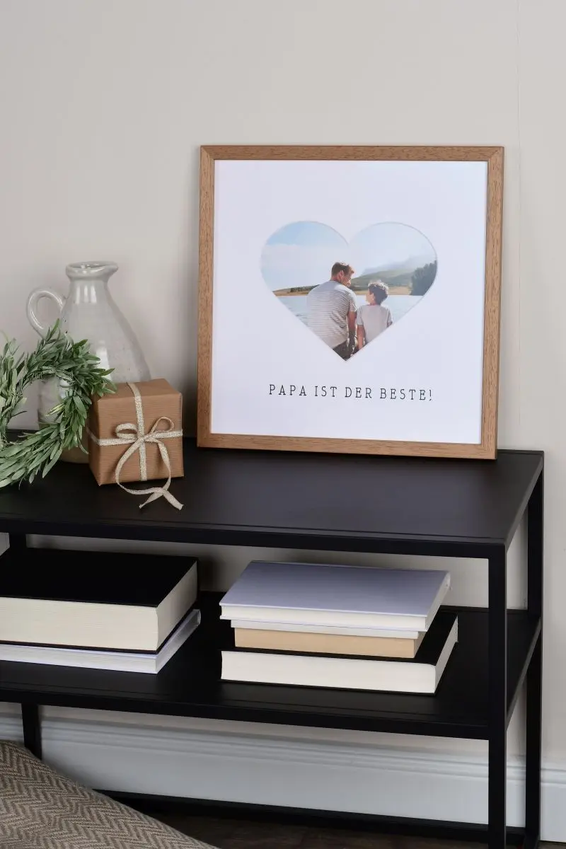 Cadre photo en chêne 30x30 avec passe-partout cœur, idéal pour Papa et ton ambiance chaleureuse chez MonCadrePréféré.