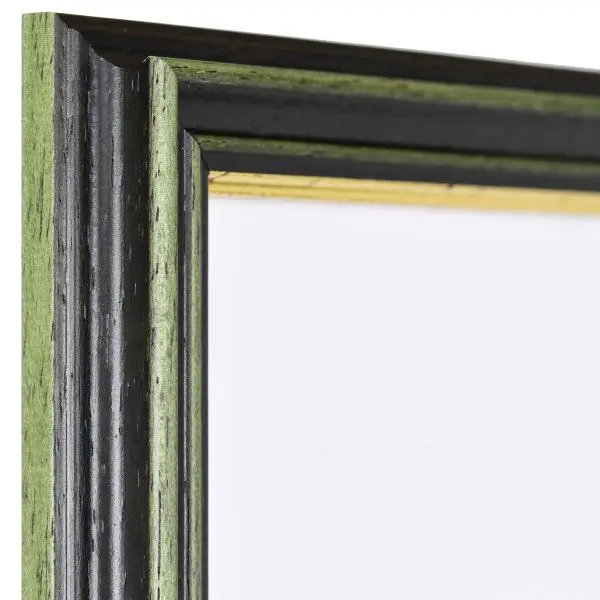 Découvre l'angle de ton cadre MonCadrePréféré Annelie en bois vert vintage, avec moulure concave profonde et bordure dorée.