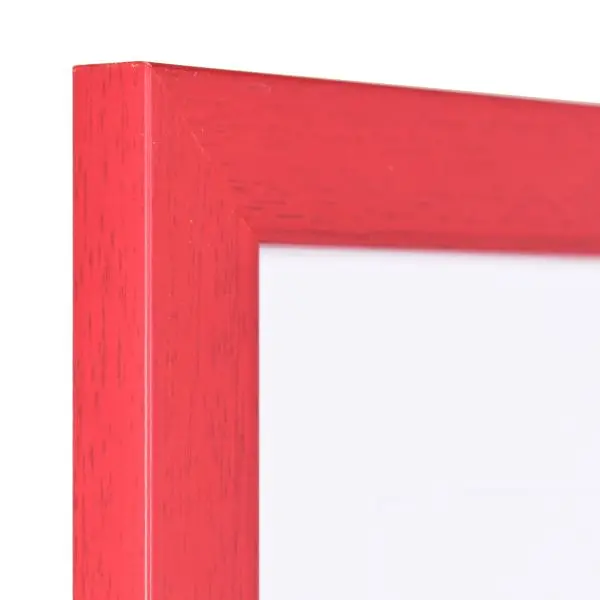 Admire l'angle de ce cadre photo en bois Emma rouge : sa structure bois apparente, surface lisse, et profil anguleux épuré.