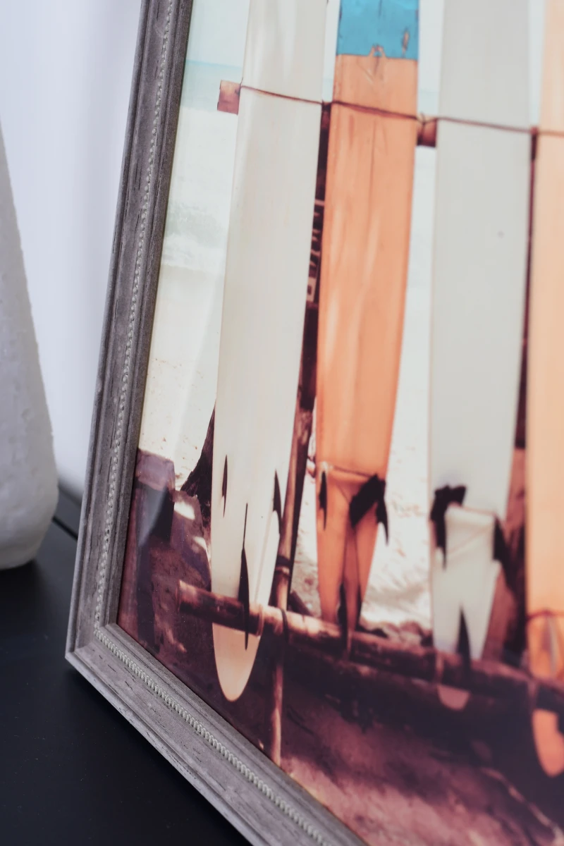 Découvre le cadre photo Emily en bois marron MonCadrePréféré. Parfait dans ton intérieur, un gros plan révèle sa qualité et son ambiance.