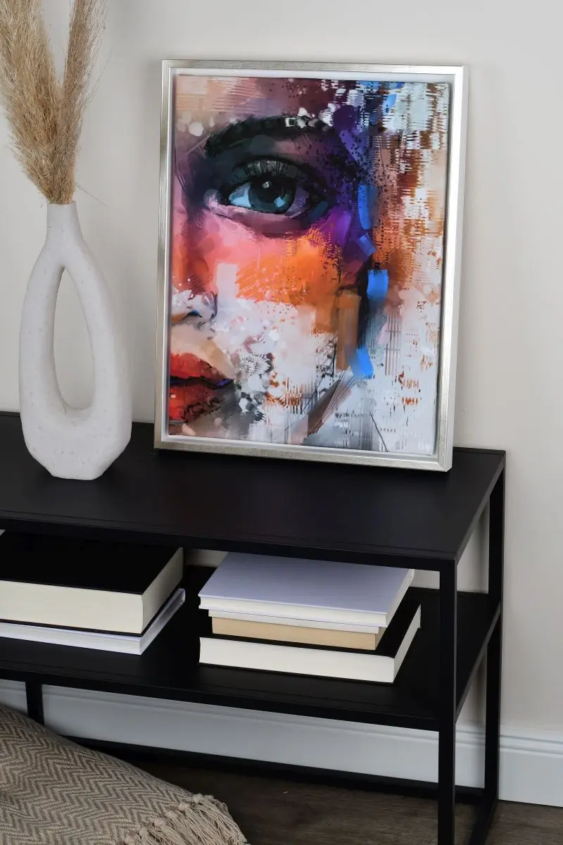 Découvre le cadre flottant Joline blanc et argenté de MonCadrePréféré pour un intérieur moderne et élégant.