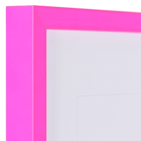 Vue détaillée de l'angle d'un cadre photo en bois Bonnie rose fluo. Un cadre idéal pour toi, proposé par MonCadrePréféré.